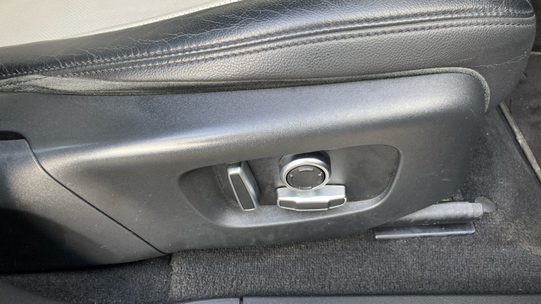 Land Rover Range Rover Evoque 2.0 D200 R-Dynamic SE 5dr Auto Diesel Hatchback